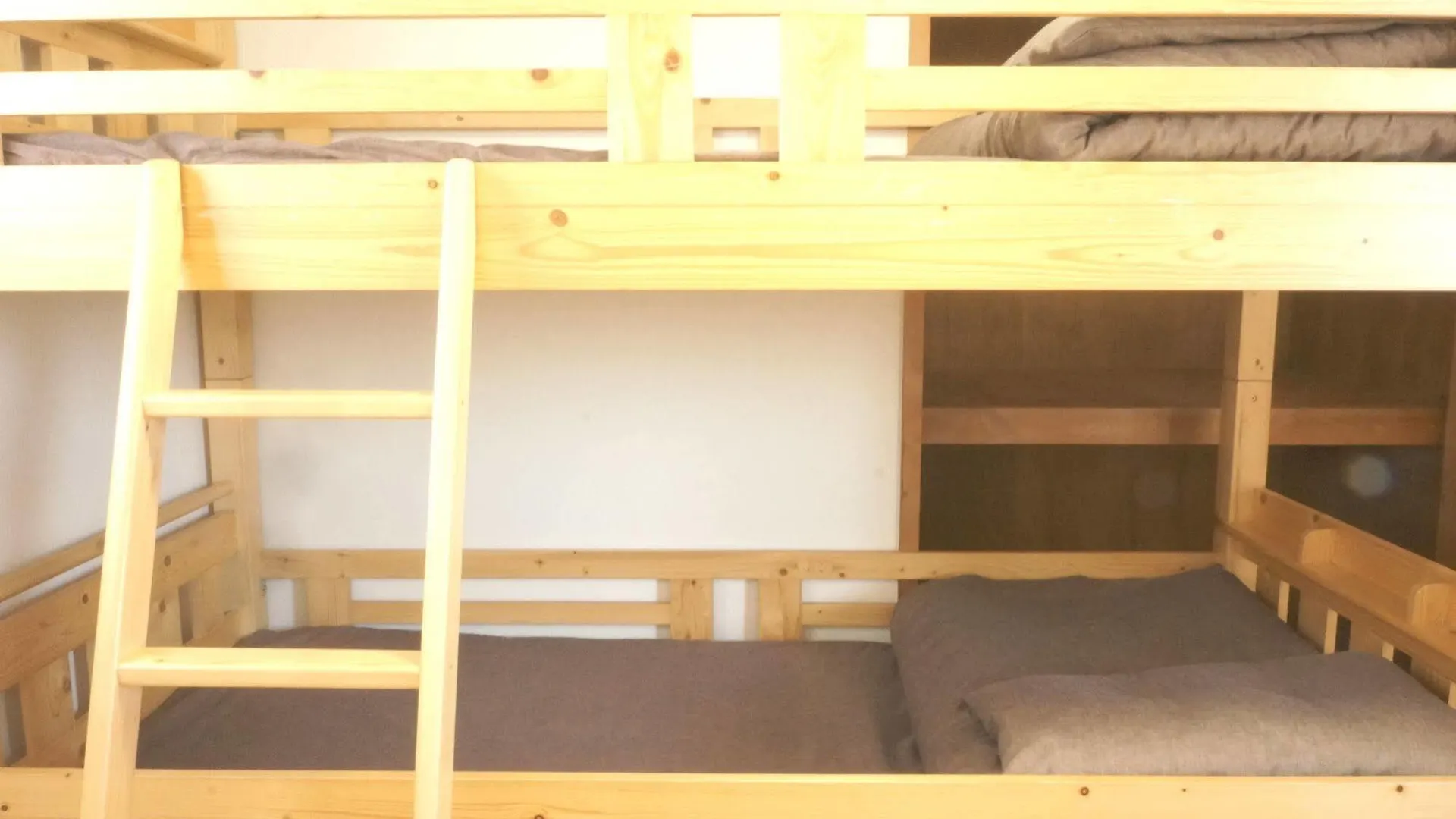 Osaka Tomato House Female Shared Dorm Room 